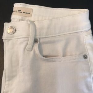 Gap true skinny white jeans